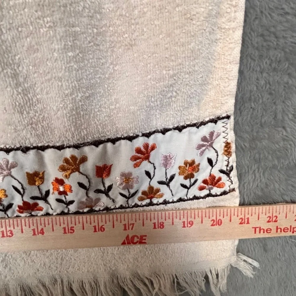 Vintage Cannon Gold Label Embroidered Floral Fringe Bath Towels Cream‎ Set of 2